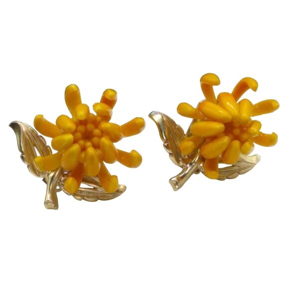 Vintage 3D Floral Enamel Earrings, Clip On Chrysanthemum Blooms, Yellow Flowers - Picture 2 of 4